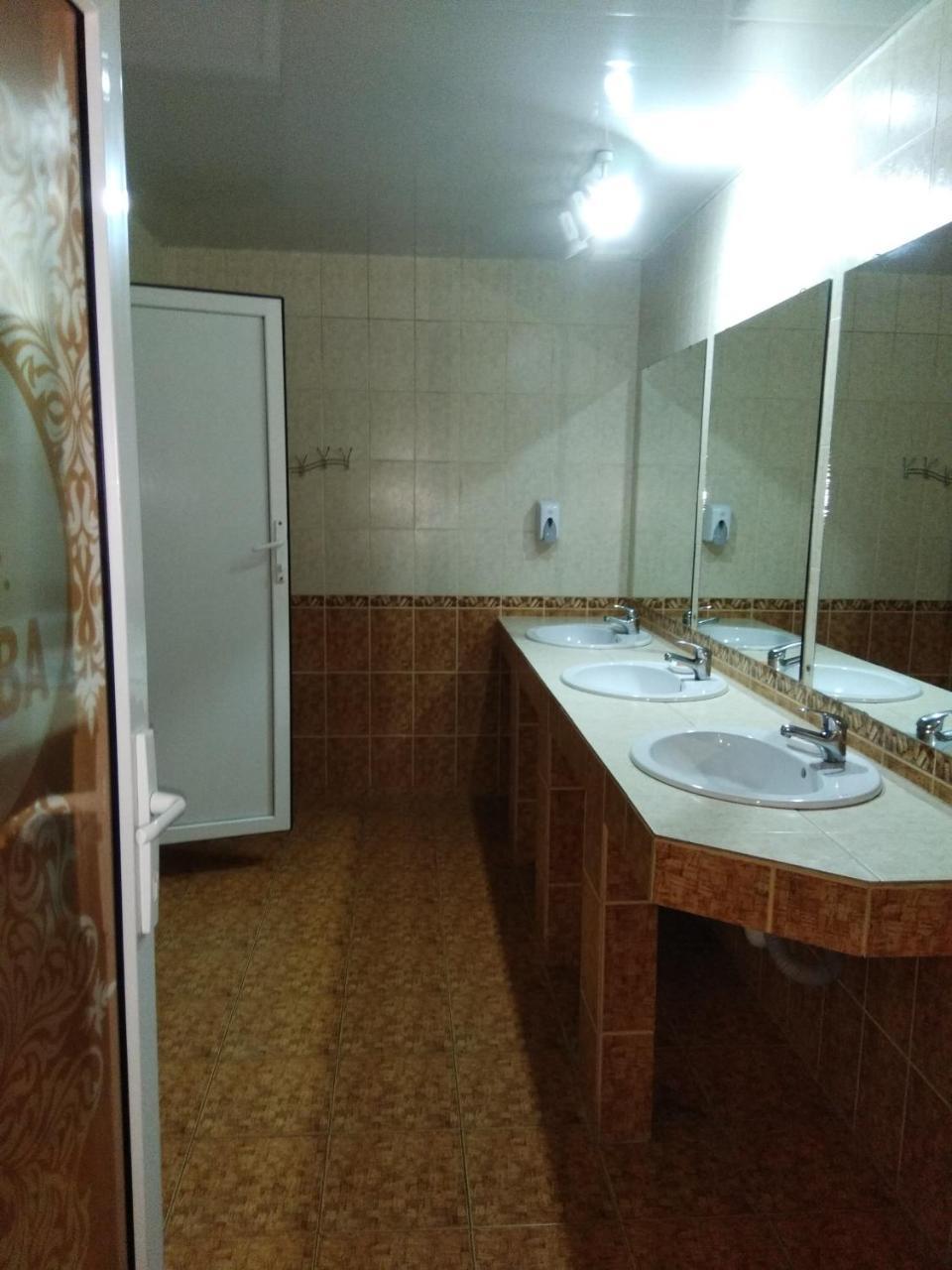 Uman Hotel Bagian luar foto